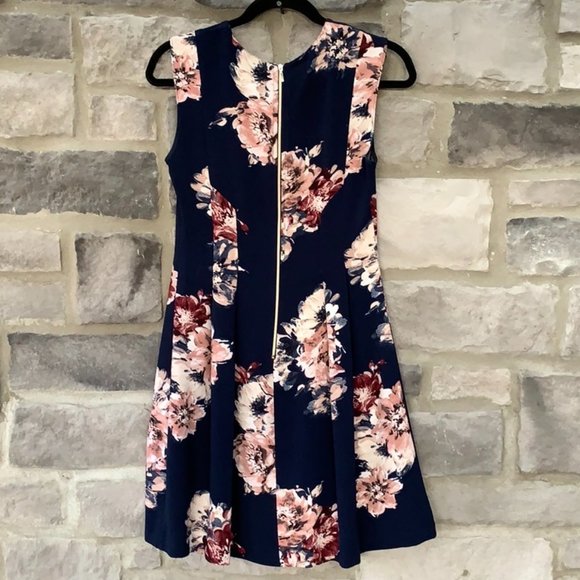 Floral pattern navy blue dress - Picture 2 of 4